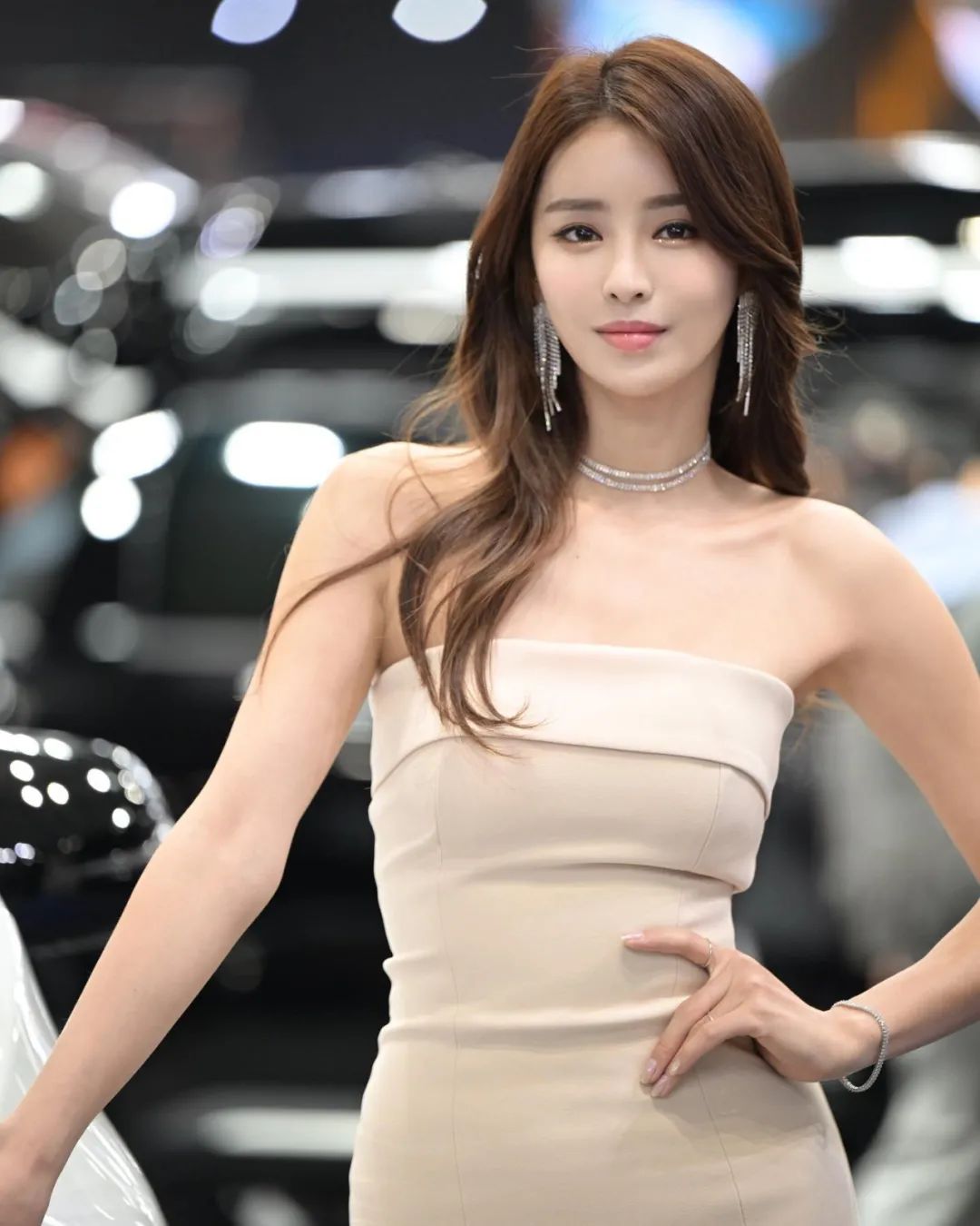 韩国173长腿车模,顶级颜值大长腿,谁能不爱!