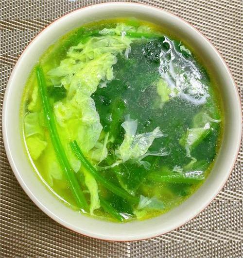 菠菜鸡蛋汤:营养滋补的美味汤品