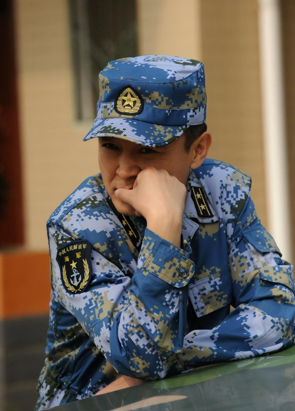 著名演员王强:夫妻闹离婚,儿子在结婚证上的留言令他泪目