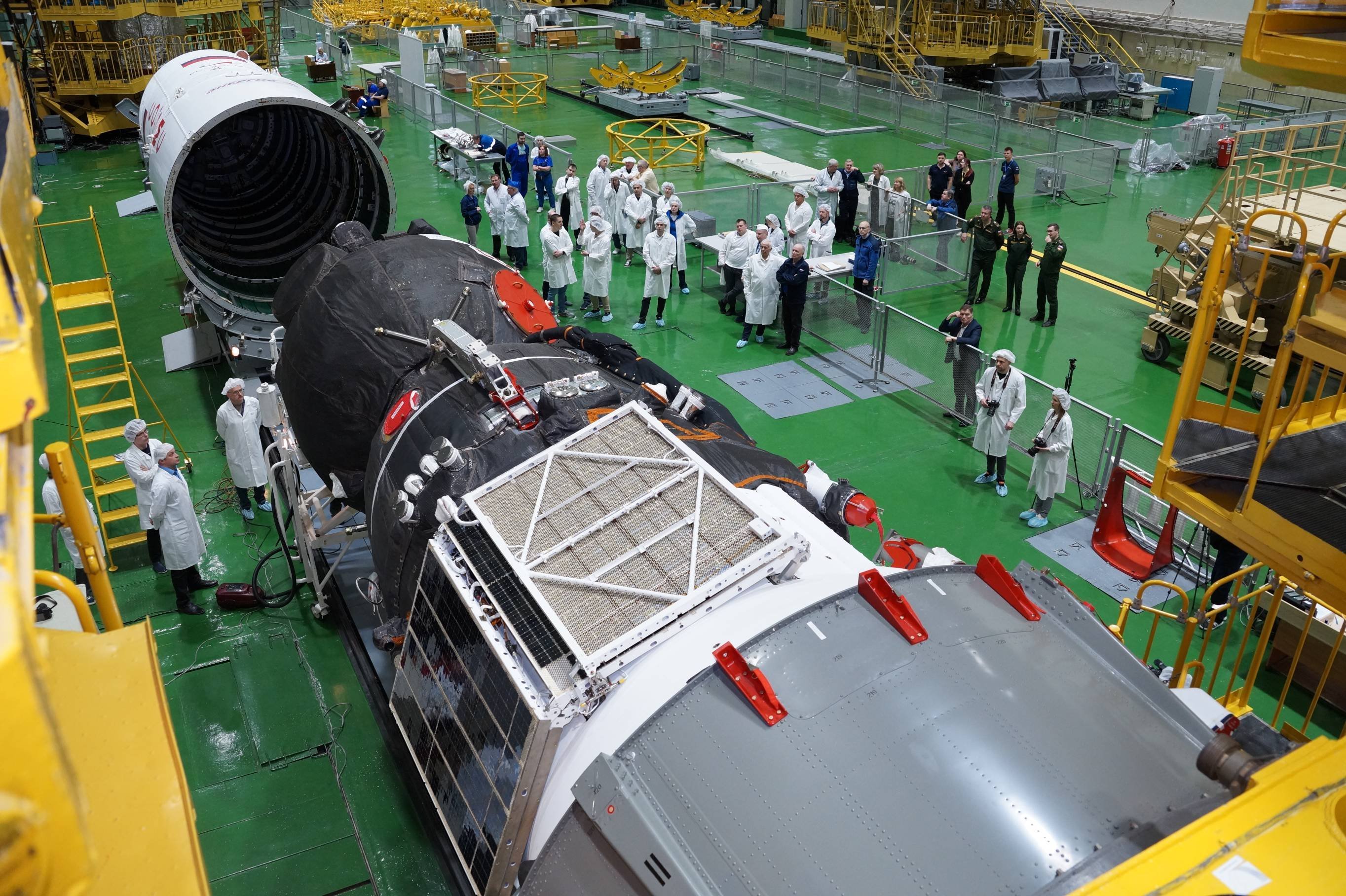 27"飞船扣整流罩前的画面本次任务使用了俄罗斯"联盟ms"载人