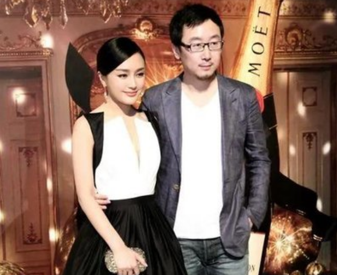 秦岚:痴爱两任男友被抛弃,如今恋上小10岁鲜肉,43岁依旧单身