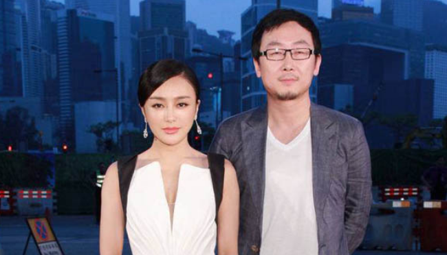 秦岚:痴爱两任男友被抛弃,如今恋上小10岁鲜肉,43岁依旧单身