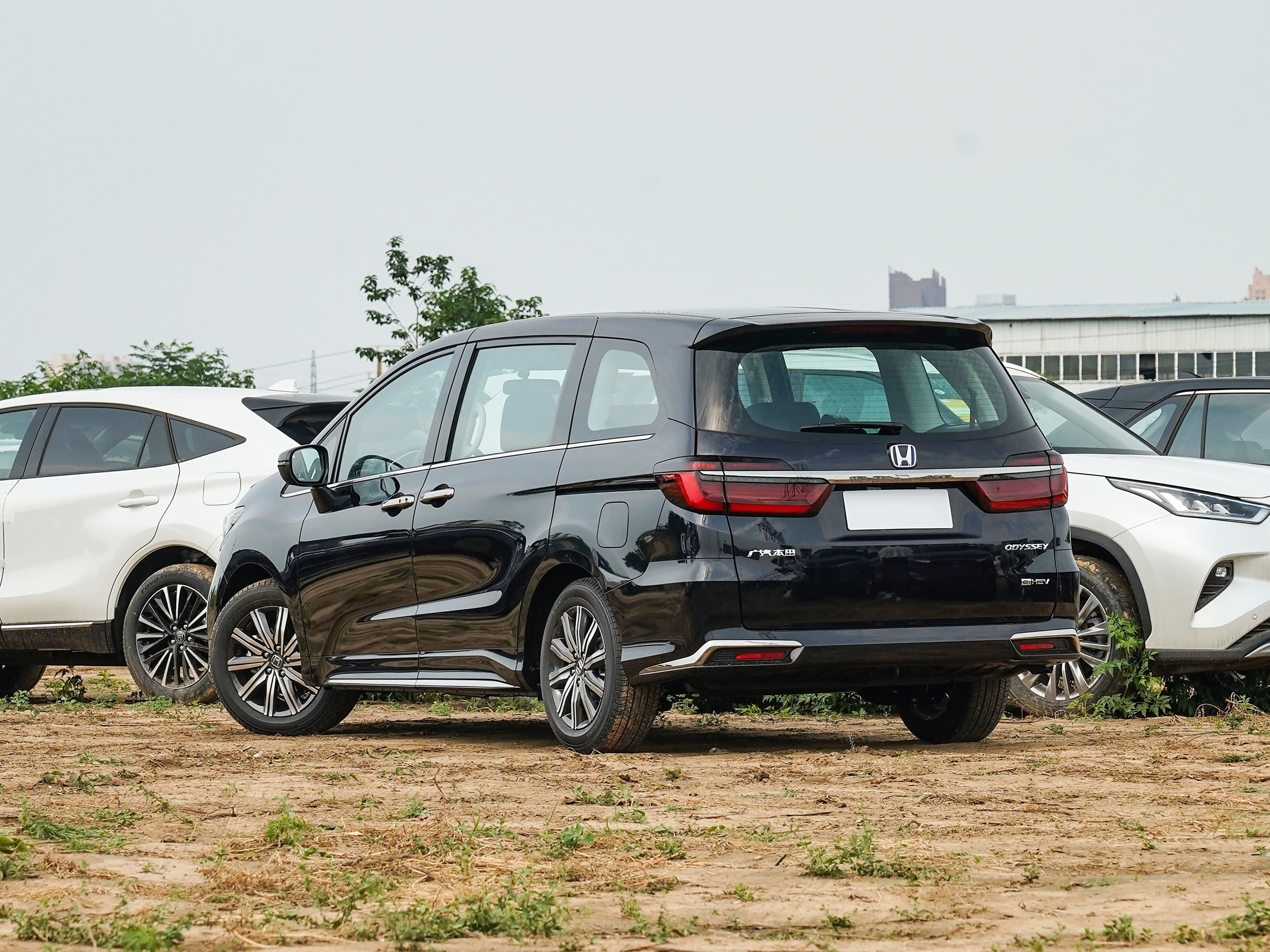 本田再次发力,空间大油耗低,mpv仅售16万多,铝合金引擎