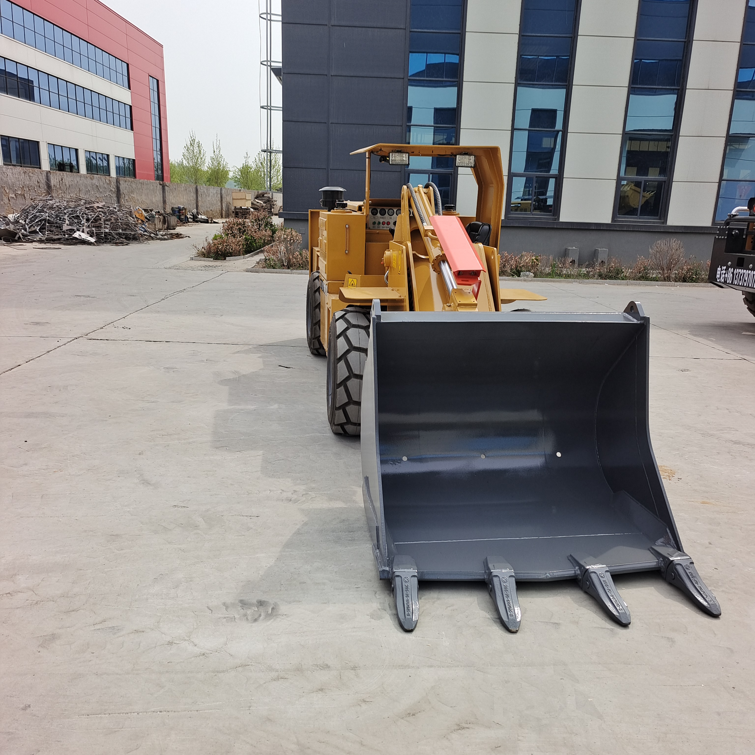 矿山井下小型铲运机