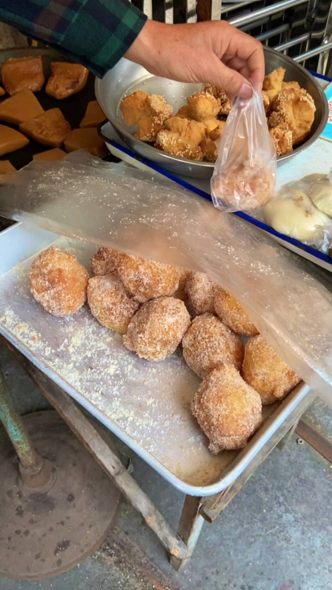 南宁特色小吃沙堆25元一个软糯香甜