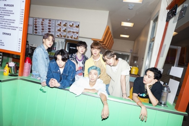 BTS防弹少年团《Dynamite》 在Spotify上的播放量达到20亿次
