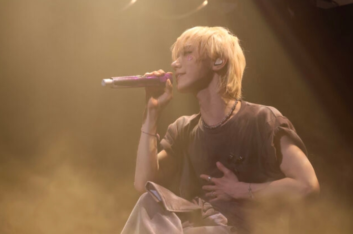 NCT TEN强势开启日本首巡 大阪公演梦幻舞台引爆热潮