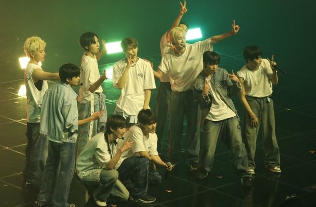 xikers开启2025世界巡演首尔站 10人完整体引爆'Road to XY'热潮