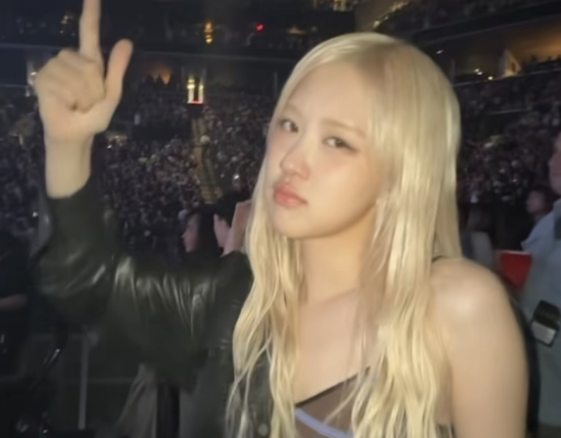 BLACKPINK Rosé演唱会嗨翻全场，新曲《Messy》跻身英国单曲榜Top100