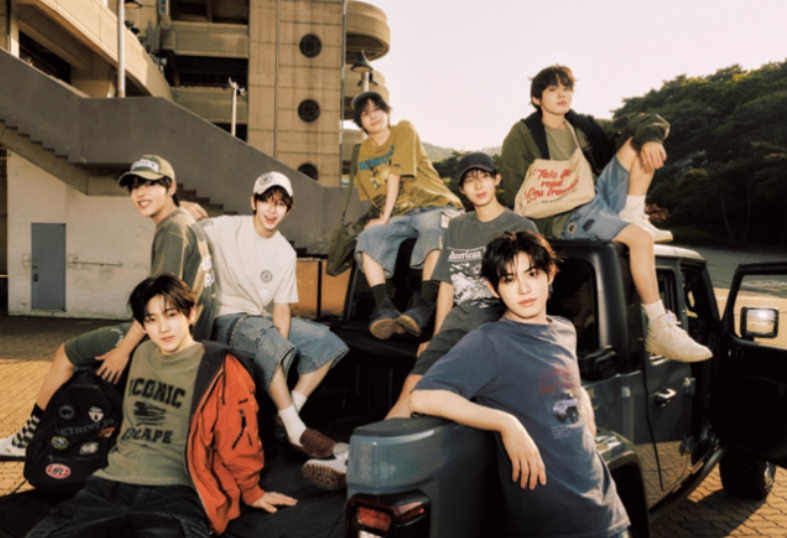 JYP新人组合KickFlip以清爽活力造型回归，携迷你二辑引爆夏日