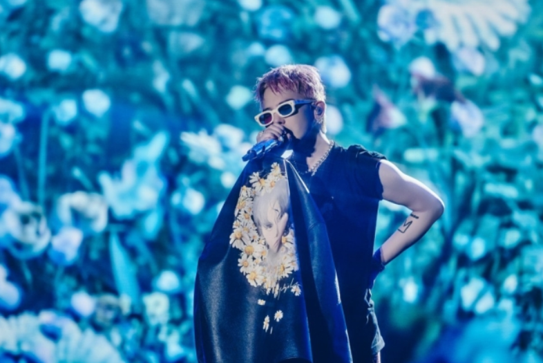 G-DRAGON大阪巨蛋演唱会震撼上演，8万观众共赴