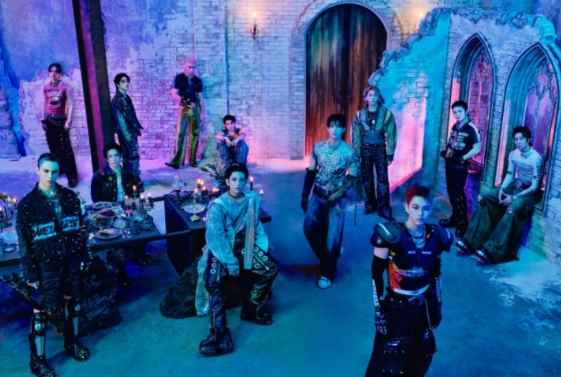 SEVENTEEN正规五辑横扫全球榜单，主打曲登顶音源榜彰显王者实力