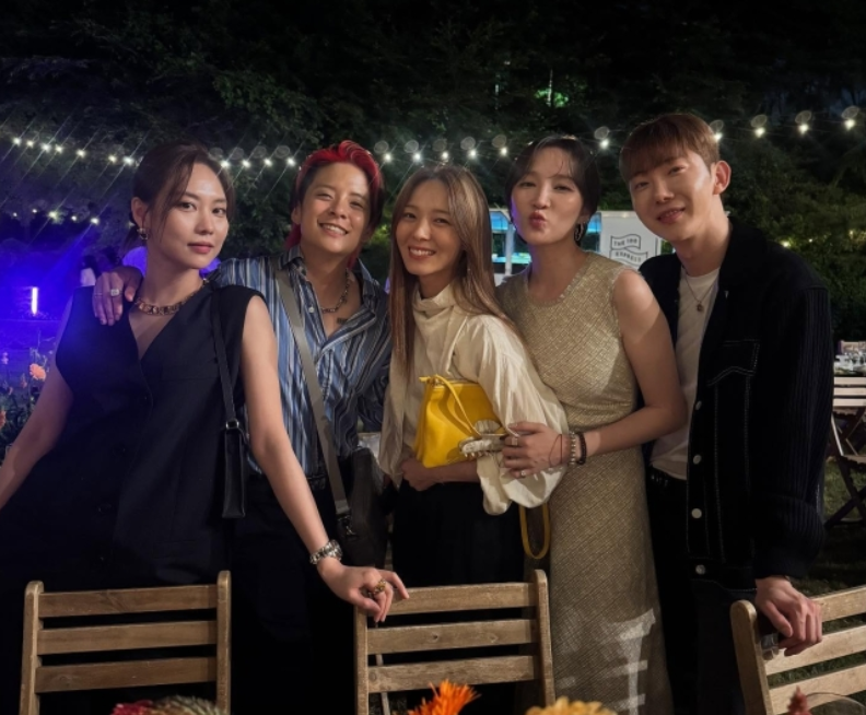 前Miss A成员敏婚礼现场曝光！先艺含泪祝福，2AM惊喜献唱引回忆杀