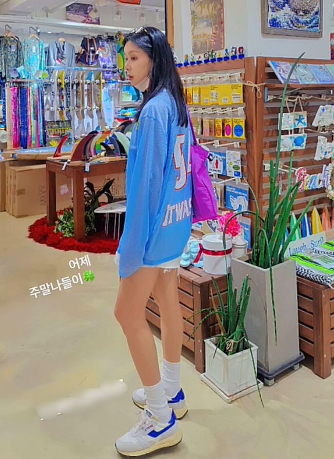 高素荣晒周末随拍：43岁逆龄美腿吸睛 素颜女神将首度挑战综艺《吴英Stay》