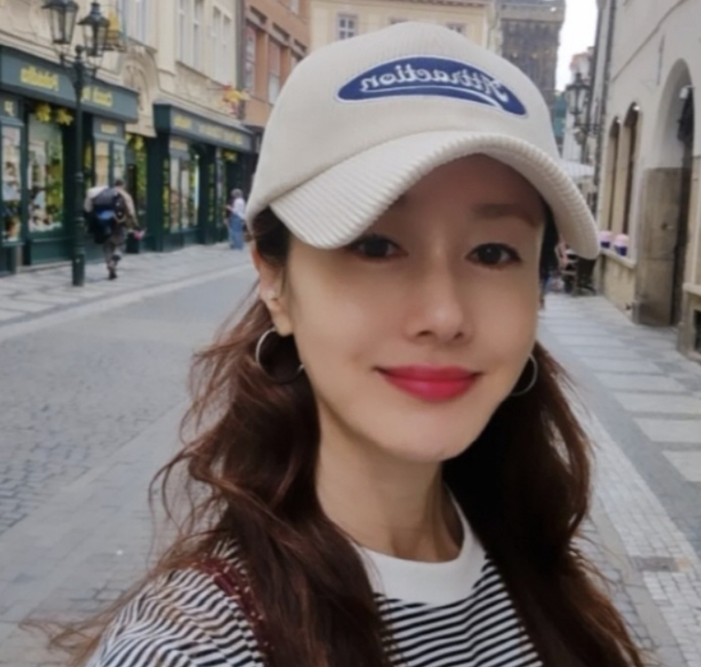 金智秀隐居欧洲日常：萨克森瑞士治愈心灵，坦言炸薯条成人生美味