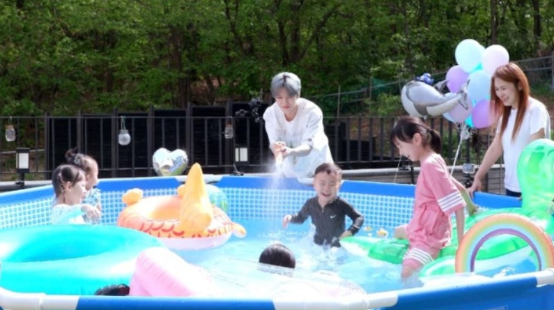金在中豪宅后院变水上乐园，自曝想生五胎反遭父母连环催婚