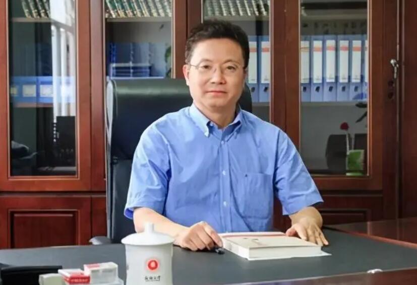 履职10年的王清远卸任!成都大学迎来"新校长",新校长才46岁!