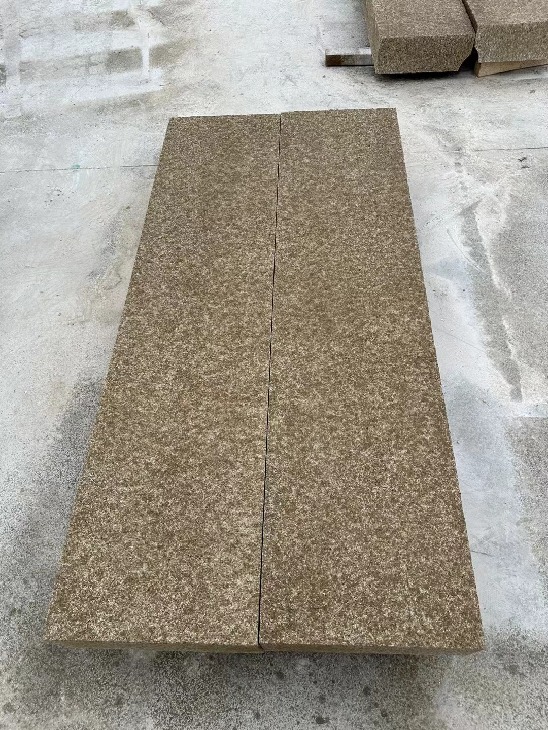 黄锈石板材在公园中的魅力优势