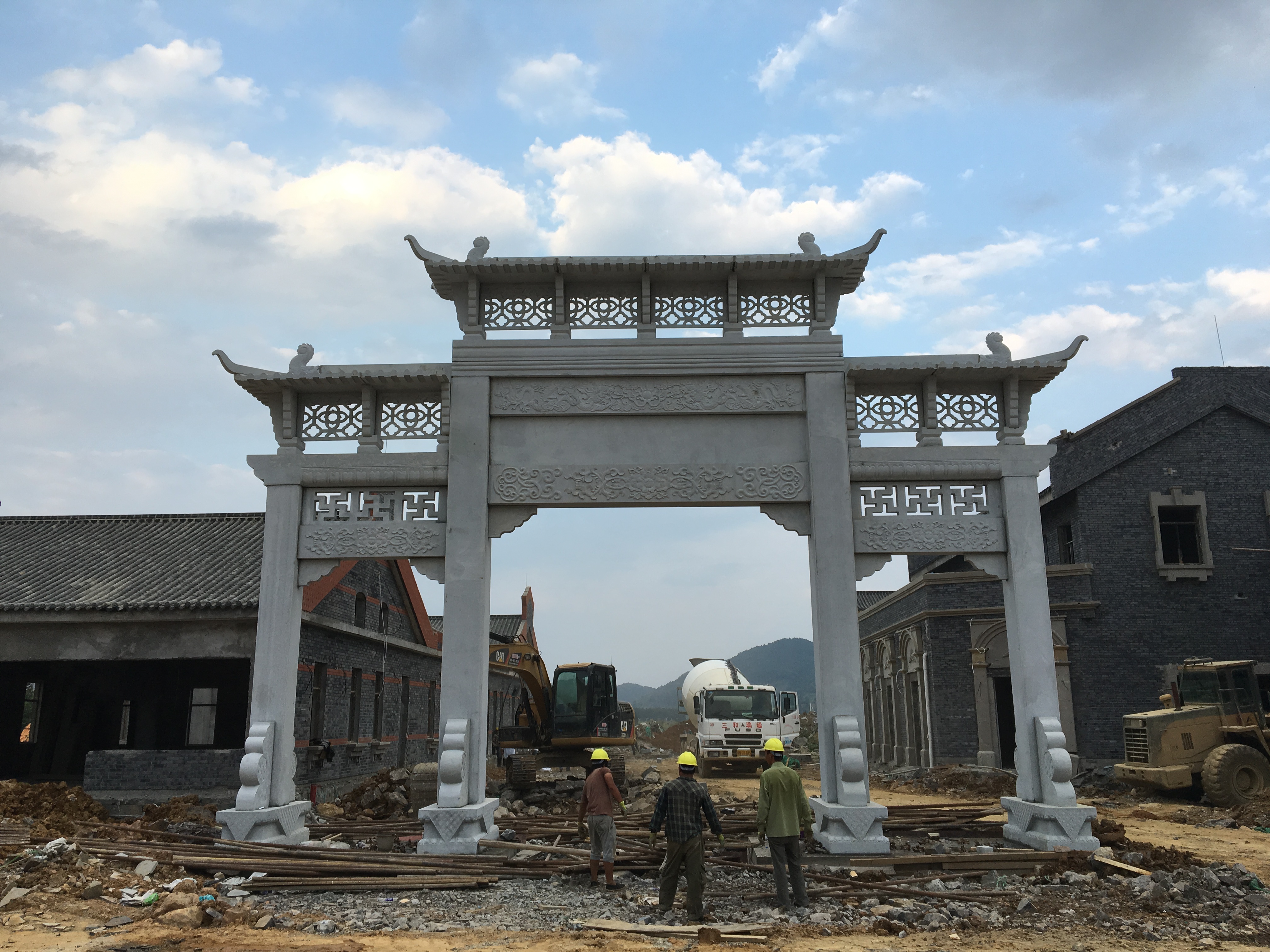 石牌坊作为乡村的入口或重要节点的标志性建筑,多图展示