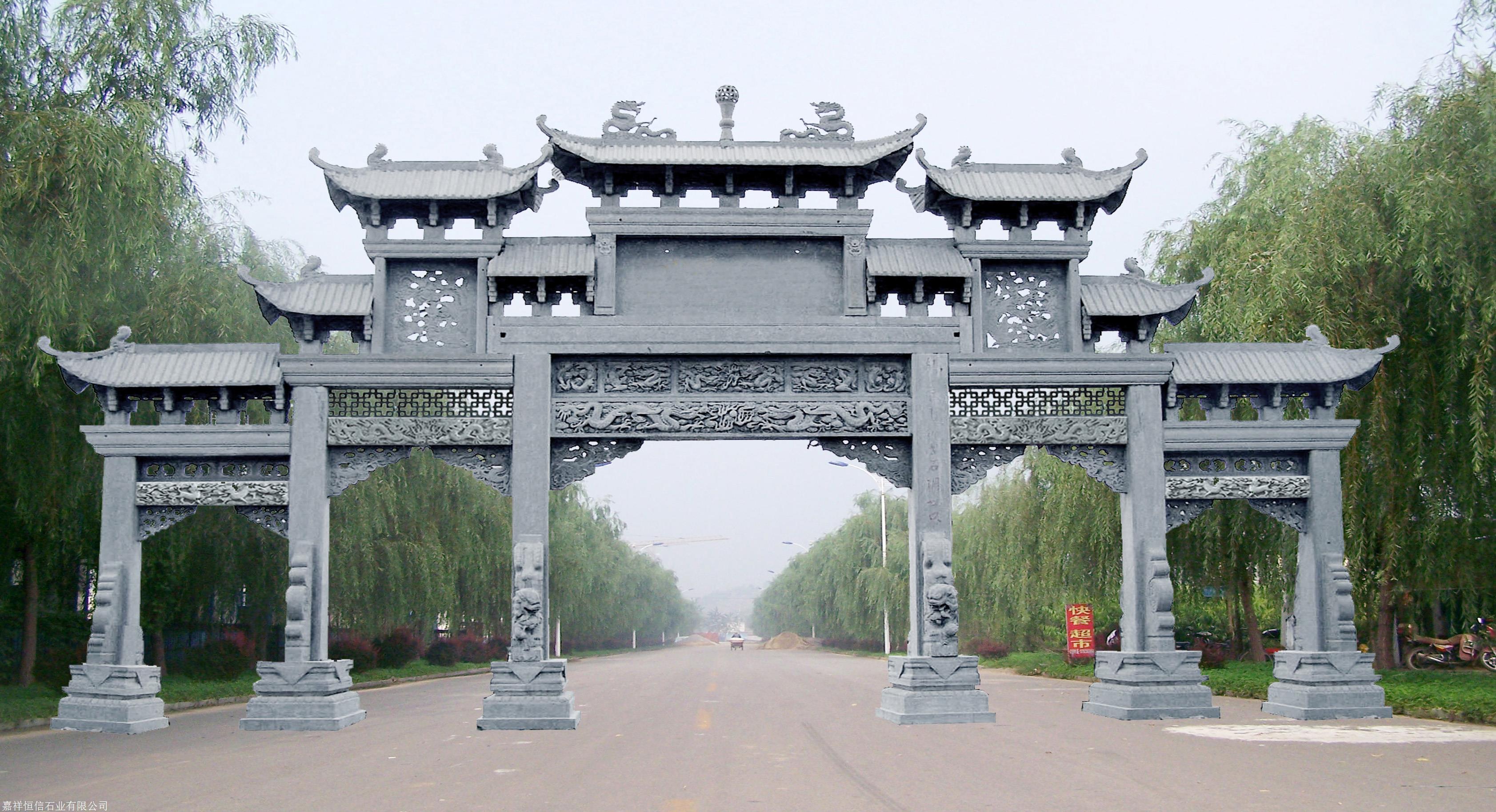 石牌坊的应用范围越来越广泛,寺庙,陵墓,村庄入口等场所外