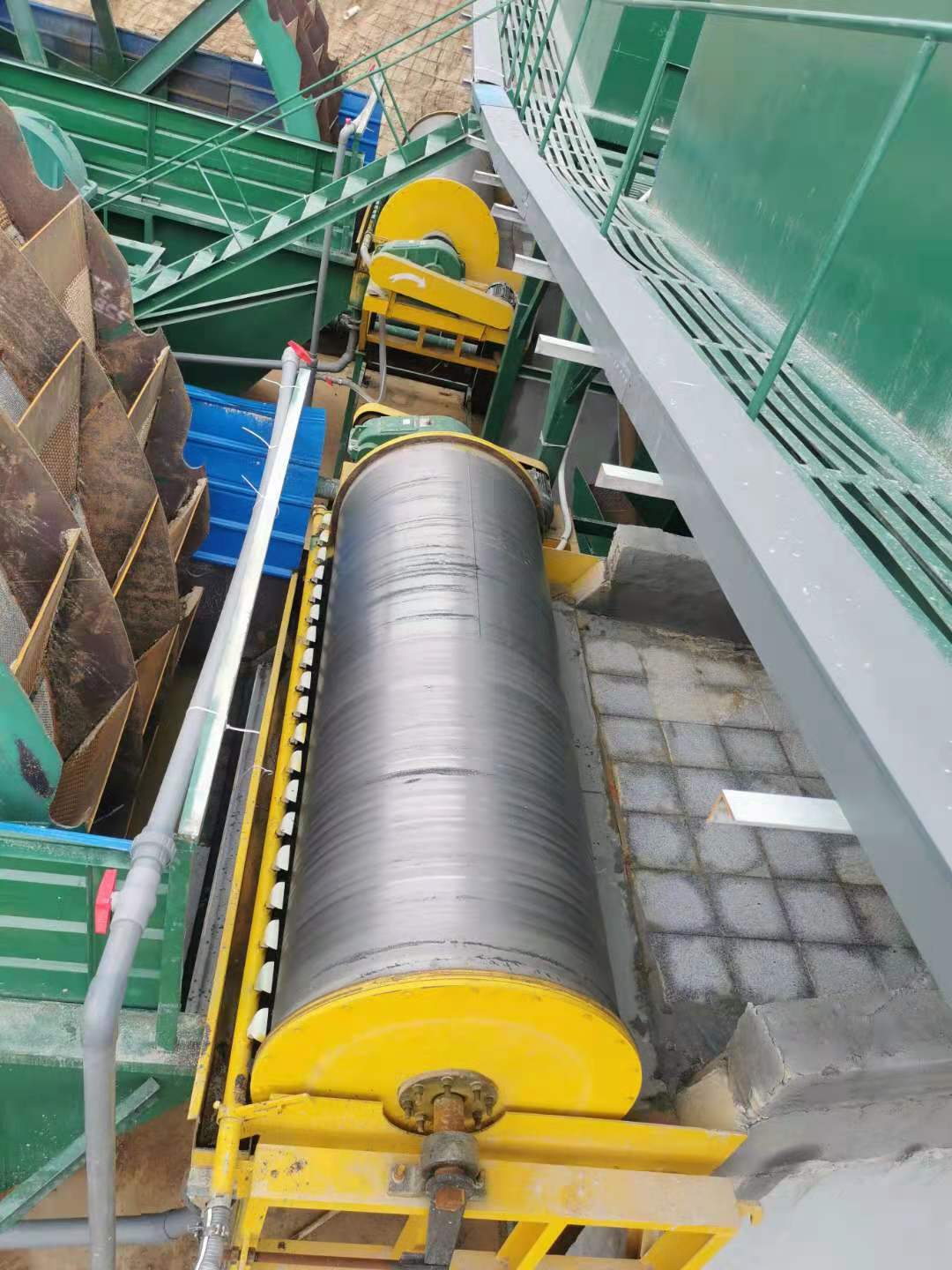 7518密封干选强磁磁选机,铁矿石鹅卵石除铁神器