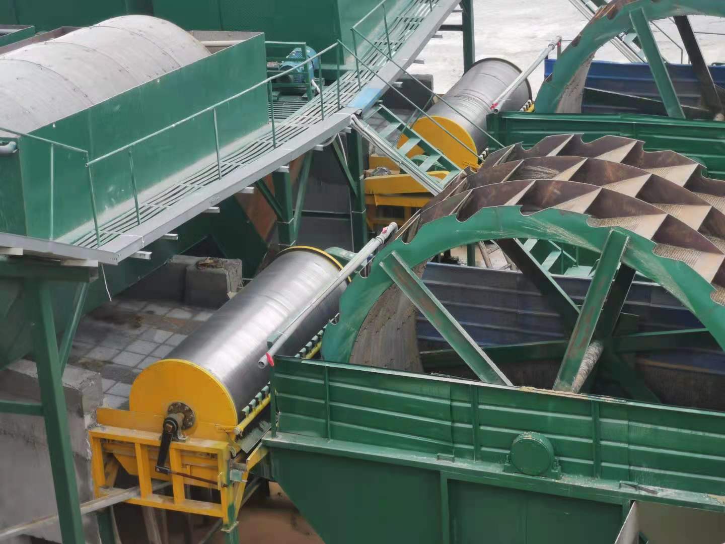 7518密封干选强磁磁选机,铁矿石鹅卵石除铁神器