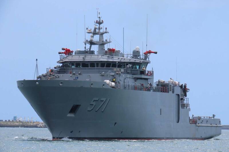 台海军新救难舰"大武号"终于浮出水面,难产一年终于出现