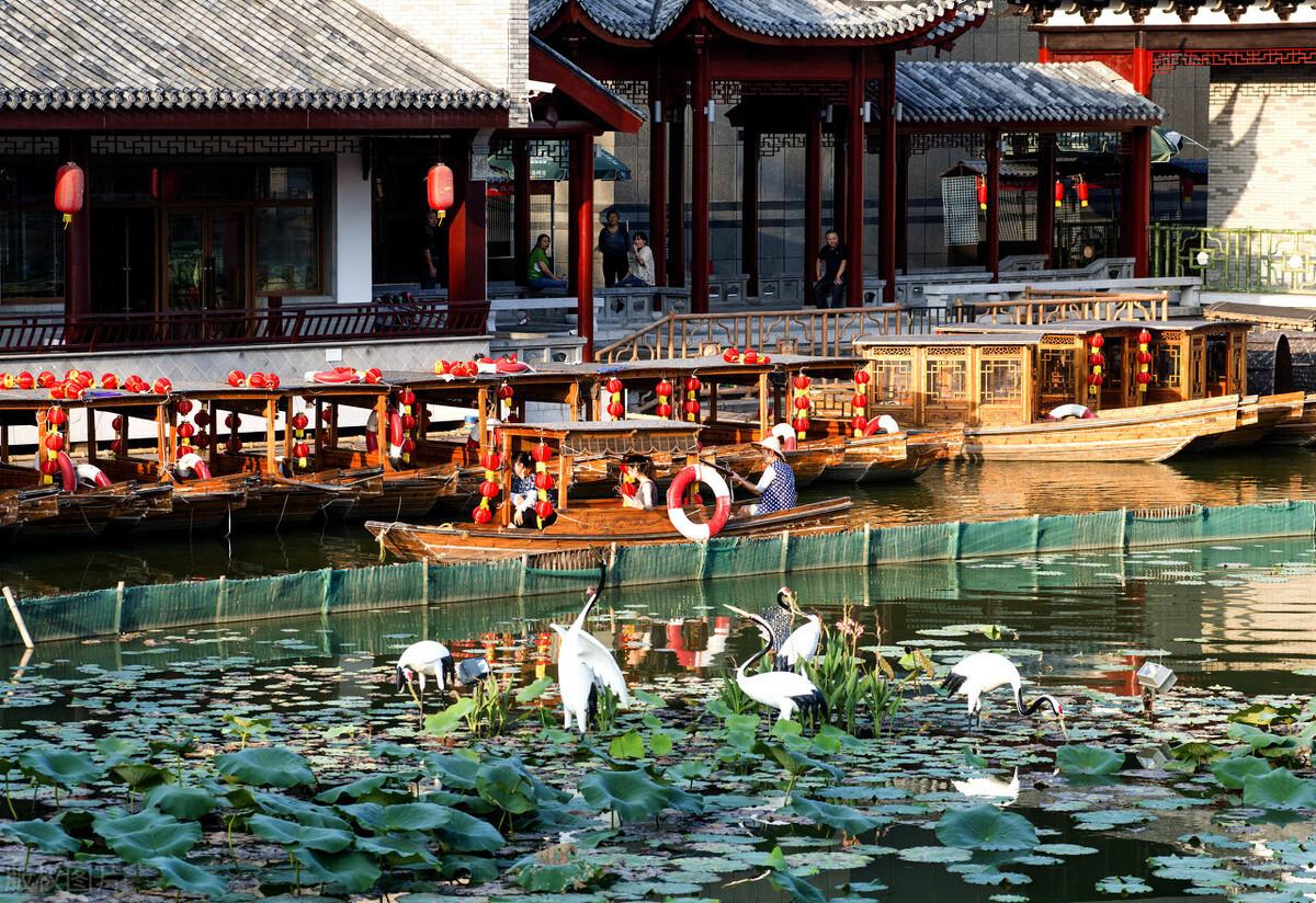 龙潭水乡:从繁华到寂静的现代寓言