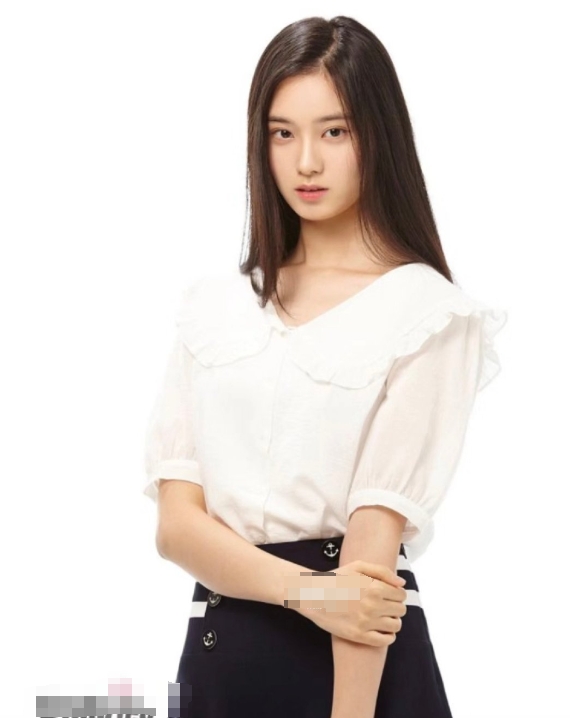 徐艺洋在sm时期的旧照,脸上有点肉肉!网友评论说有点像郑秀晶!