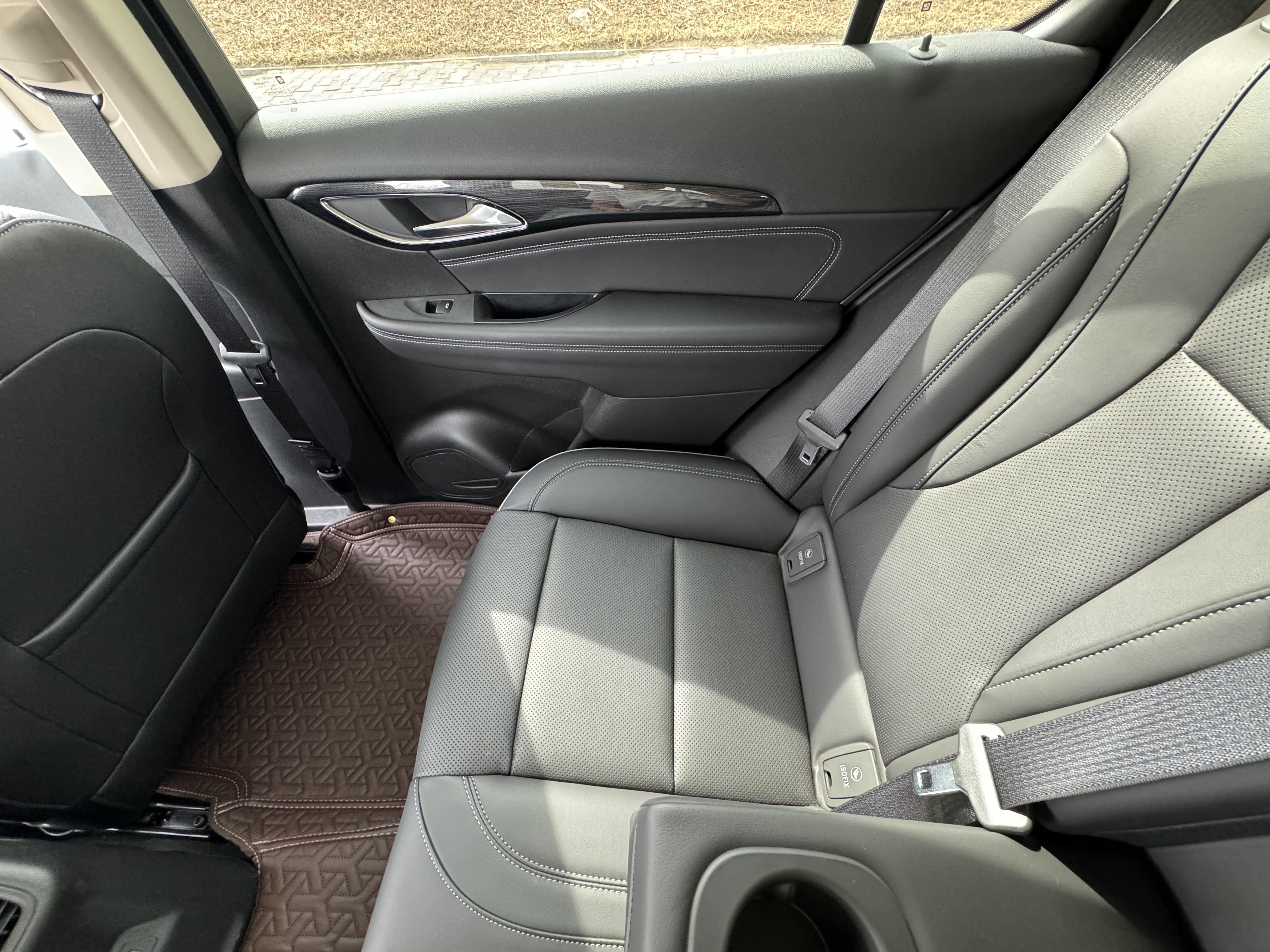 昂科威plus后备箱空间表现