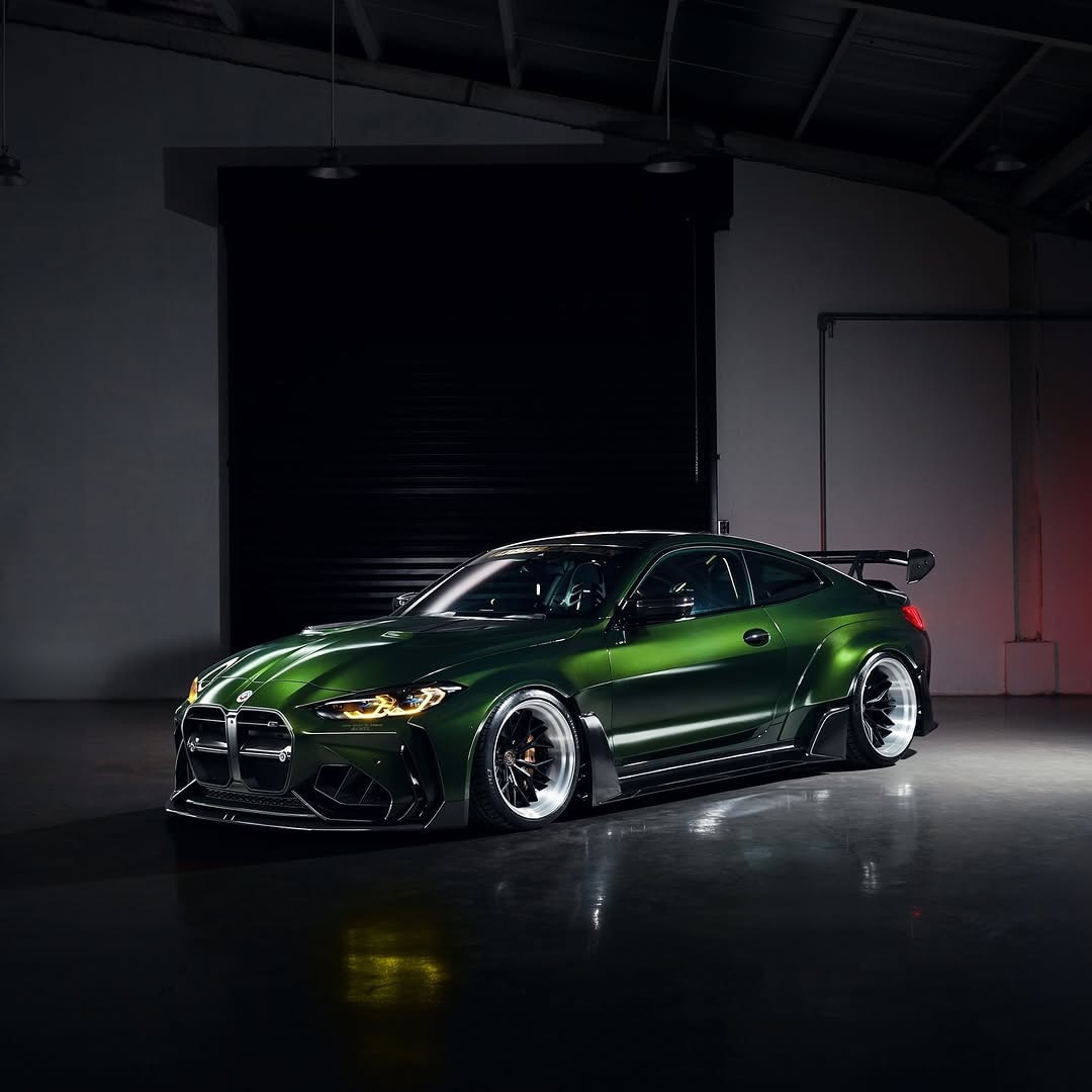 这辆外观狂野的新款宝马m4 coupe 经过改装后立刻脱颖而出,车身采用