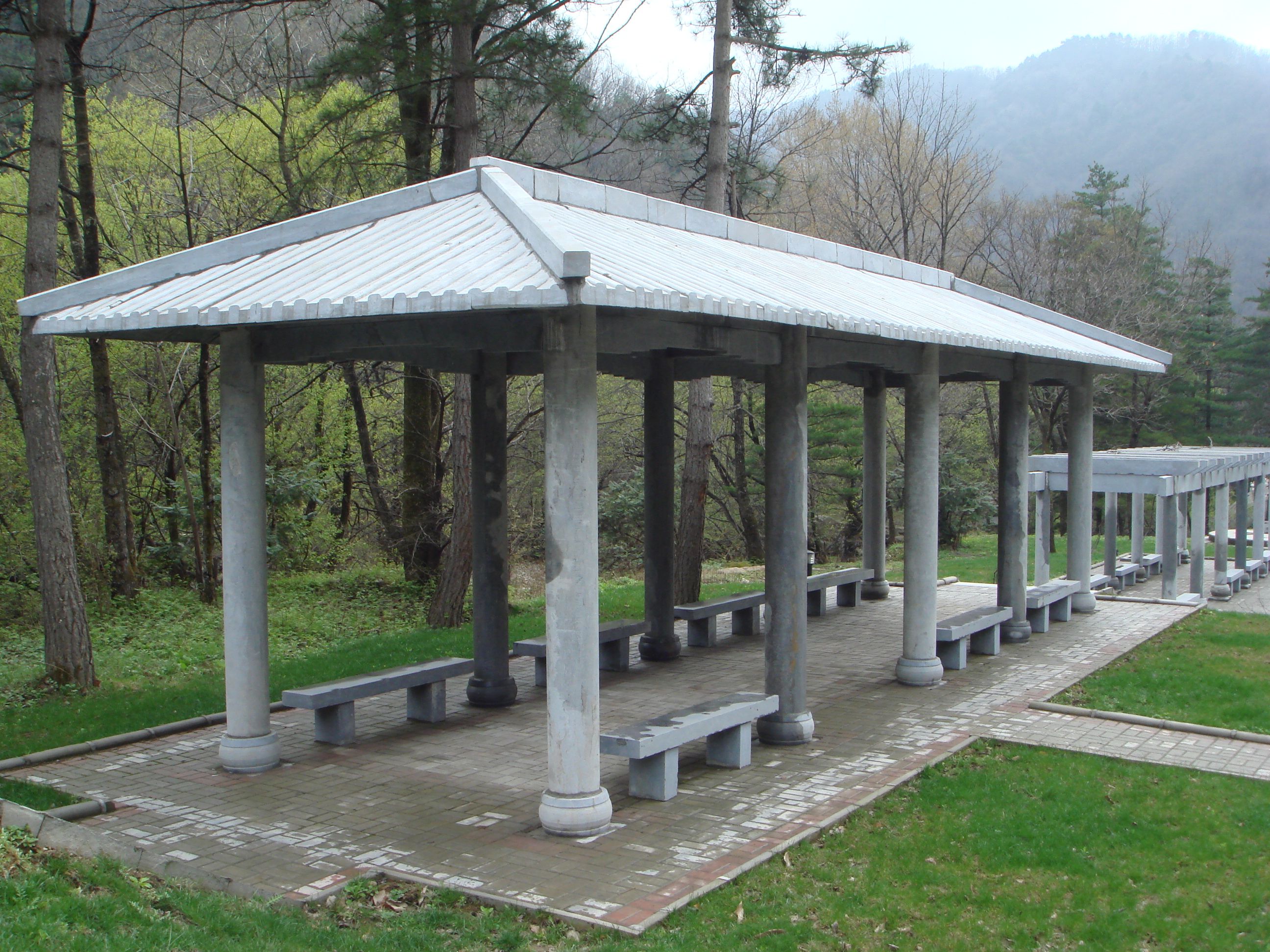 学校六角石头亭子