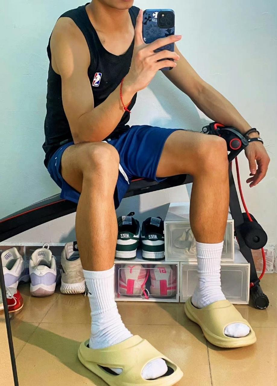 瘦高个大长腿的小伙在自拍#百家号星火计划