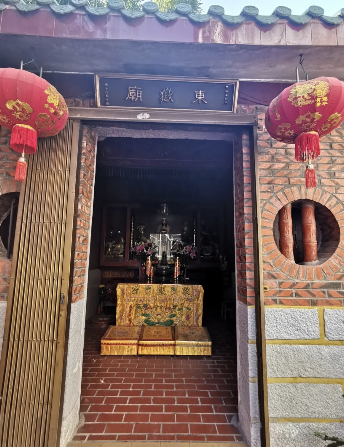 厦门中山公园北门旁的东岳庙有400多年历史是佛道结合的宫庙