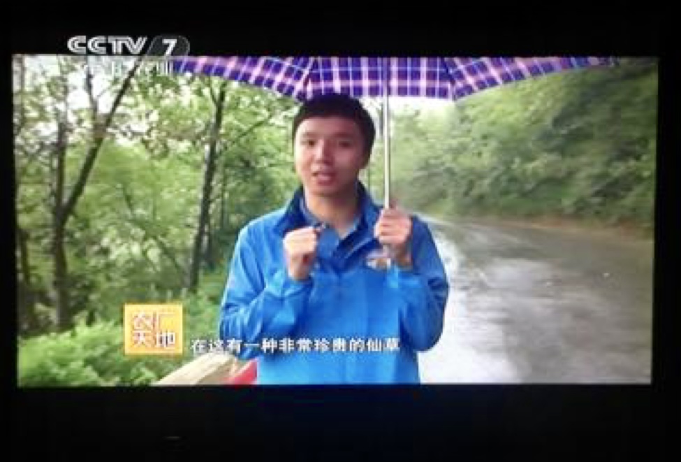 海拉提-中国传媒大学播音与主持(央视外景主持人)