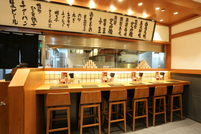 日本拉面店禁止食客用耳机,为什么这一举措备受争议