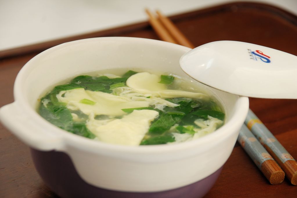 菠菜鸡蛋汤这样做,营养丰富,清爽美味,一碗下肚停不下来!