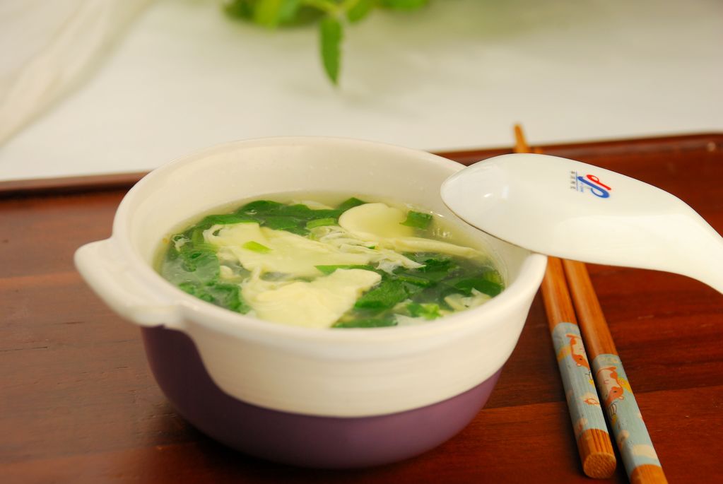 菠菜鸡蛋汤这样做,营养丰富,清爽美味,一碗下肚停不下来!