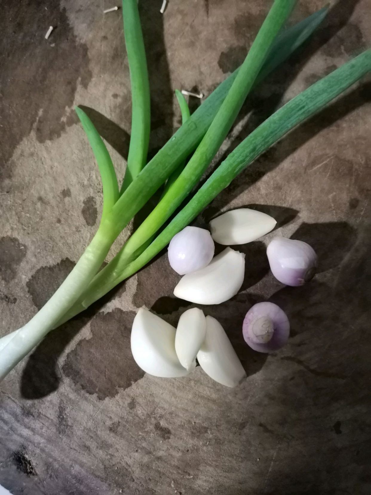 凉拌菠菜金针菇,鲜爽多汁,一口下去清新爽口,让人一吃就爱上!