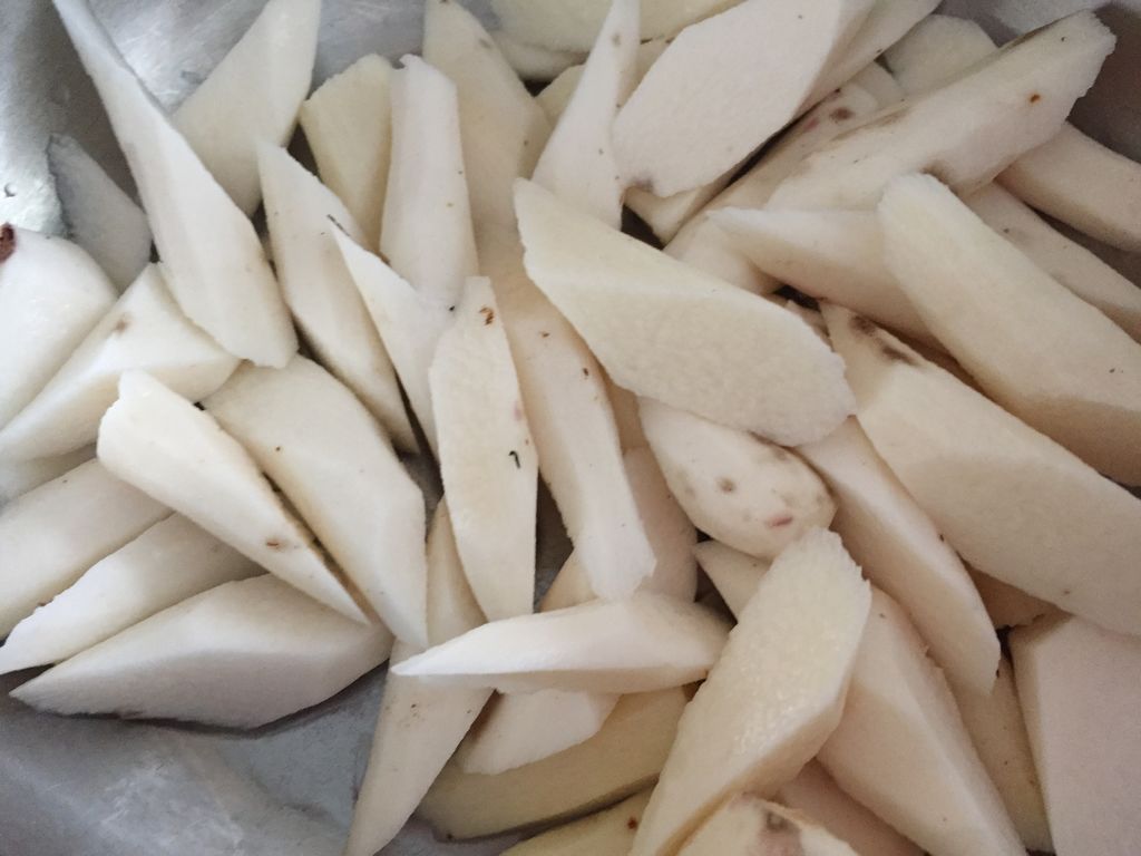 山药烧排骨,秘制鲜香满溢,软糯入味,一口下去停不了手