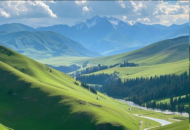 国庆去新疆旅游合适吗？风景绝美体验丰富，绝对值回票价！