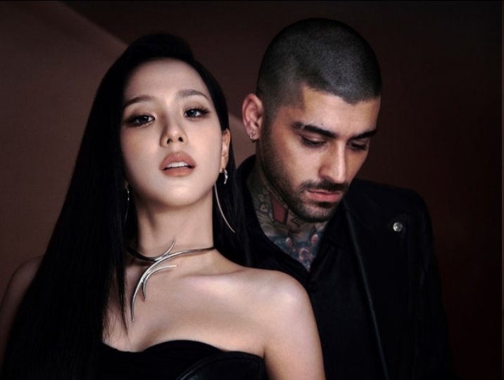 JISOO携手Zayn惊喜回归！全新单曲《EYES CLOSED》融合性感与感性