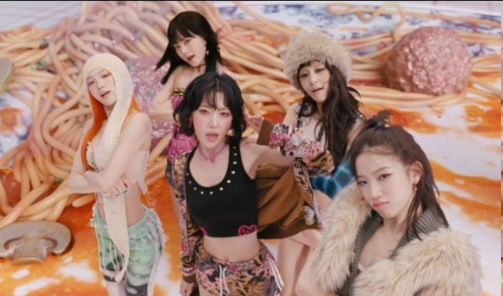 j-hope助阵献Rap！LE SSERAFIM《SPAGHETTI》魔性上线 造型概念玩味十足