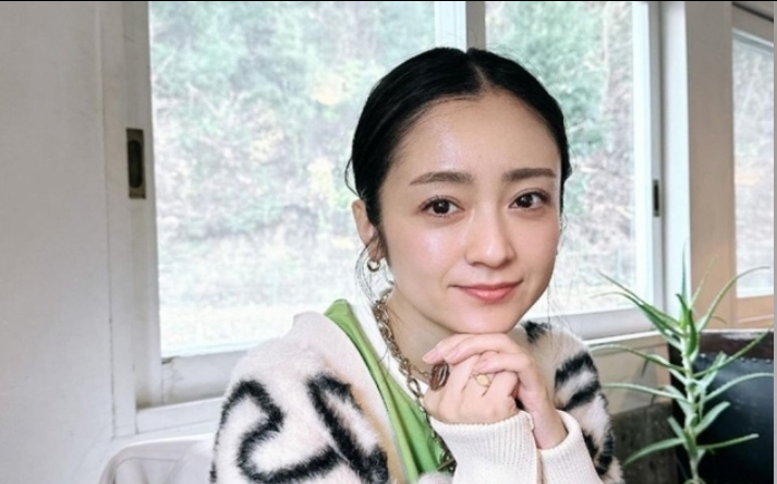 单亲妈妈安达佑实与NHK精英半同居，离婚两年终遇真命天子