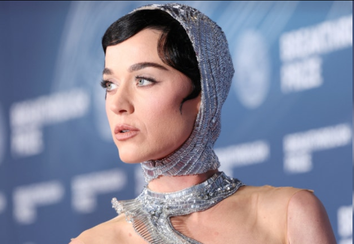 巴黎夜会十指紧扣！特鲁多与凯蒂·佩里坐实恋情，甜庆天后41岁生日