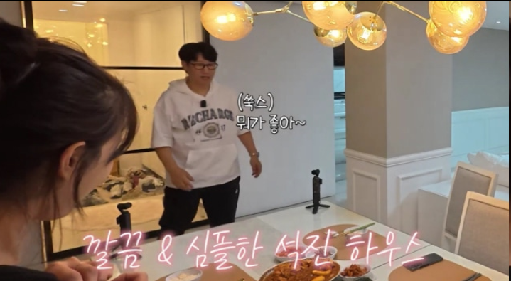 池石城公开蚕室洞豪宅！李相烨惊叹：节目里看到的家竟长这样