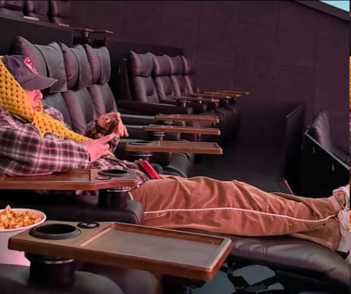 G-Dragon独享影院VIP厅，慵懒躺卧观赏影片尽显从容姿态
