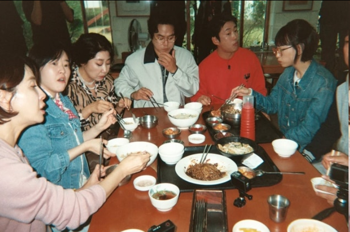 《请回答1988》十周年特辑重磅回归，柳俊烈惠利错峰拍摄遗憾未同框