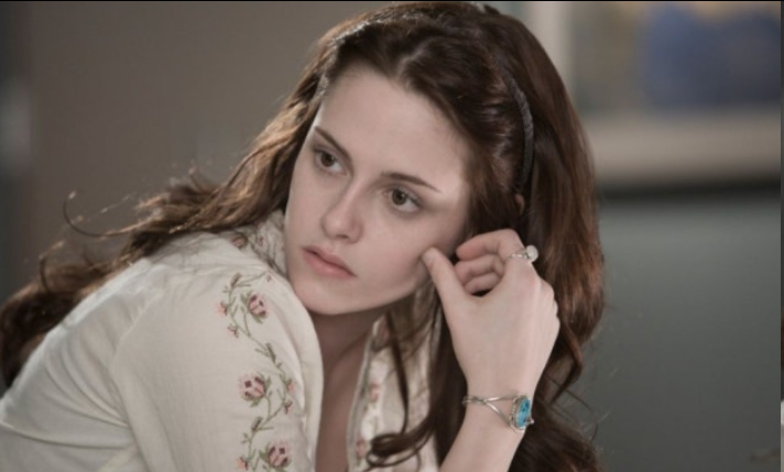 克里斯汀·斯图尔特抨击好莱坞性别平等伪善，坦言女性导演生存困境