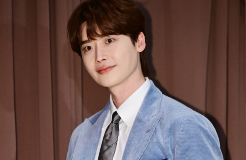 李钟硕《再婚皇后》杀青，赠豪华餐券谢同仁，亲笔信尽显真诚